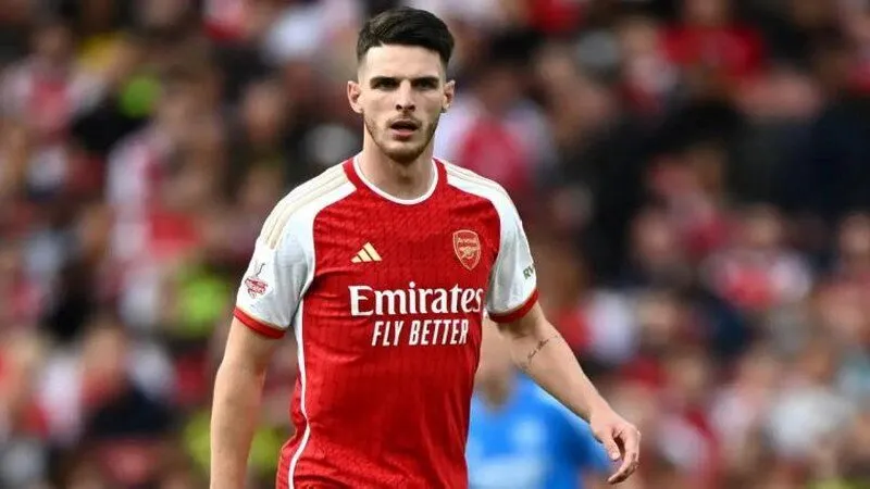 Declan Rice l&agrave; tiền vệ trẻ c&oacute; lối chơi đa dạng v&agrave; đạt nhiều danh hiệu lớn